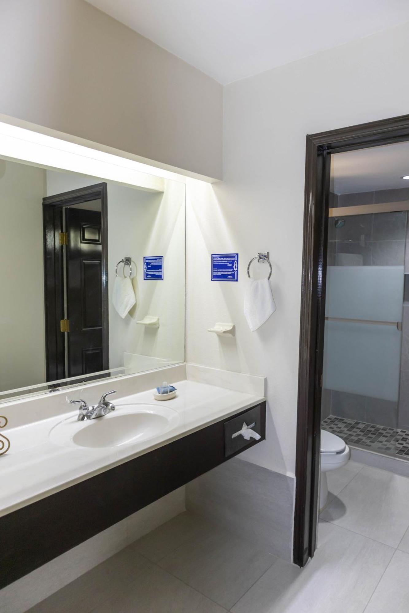 Best Western Hotel Plaza Matamoros Buitenkant foto