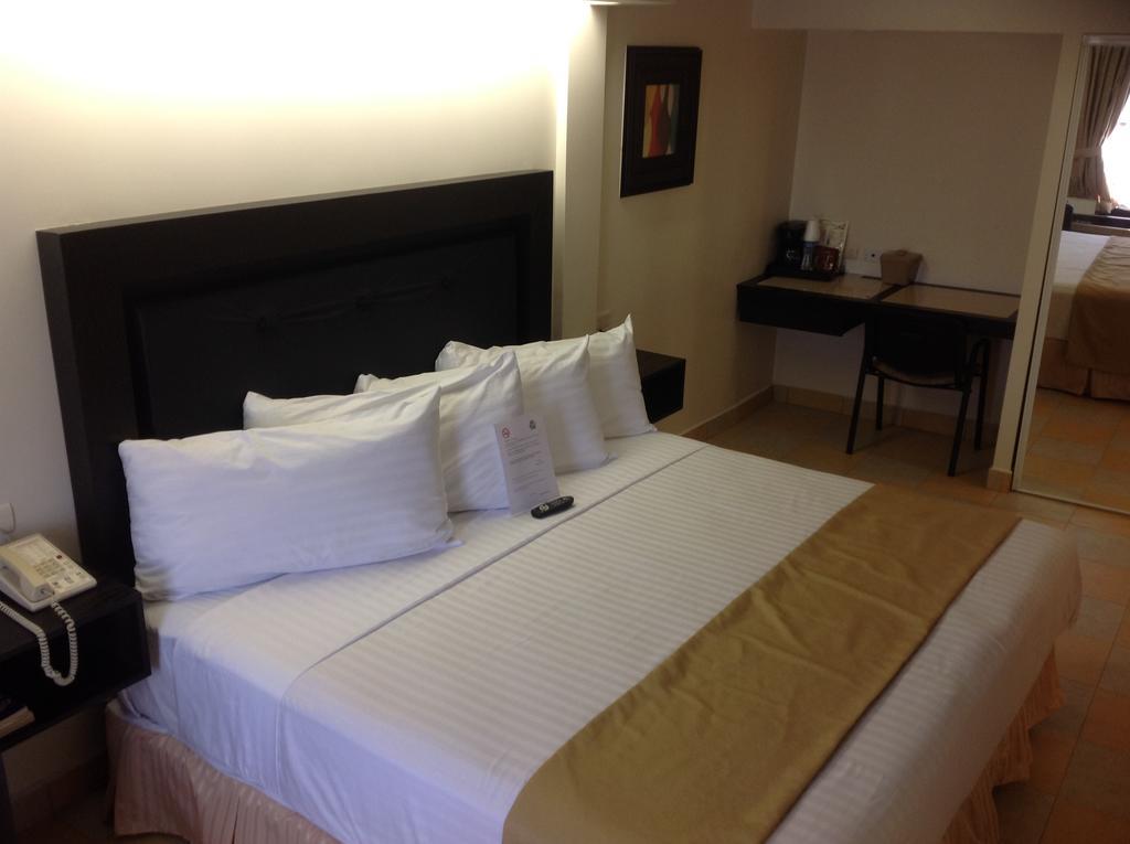Best Western Hotel Plaza Matamoros Buitenkant foto