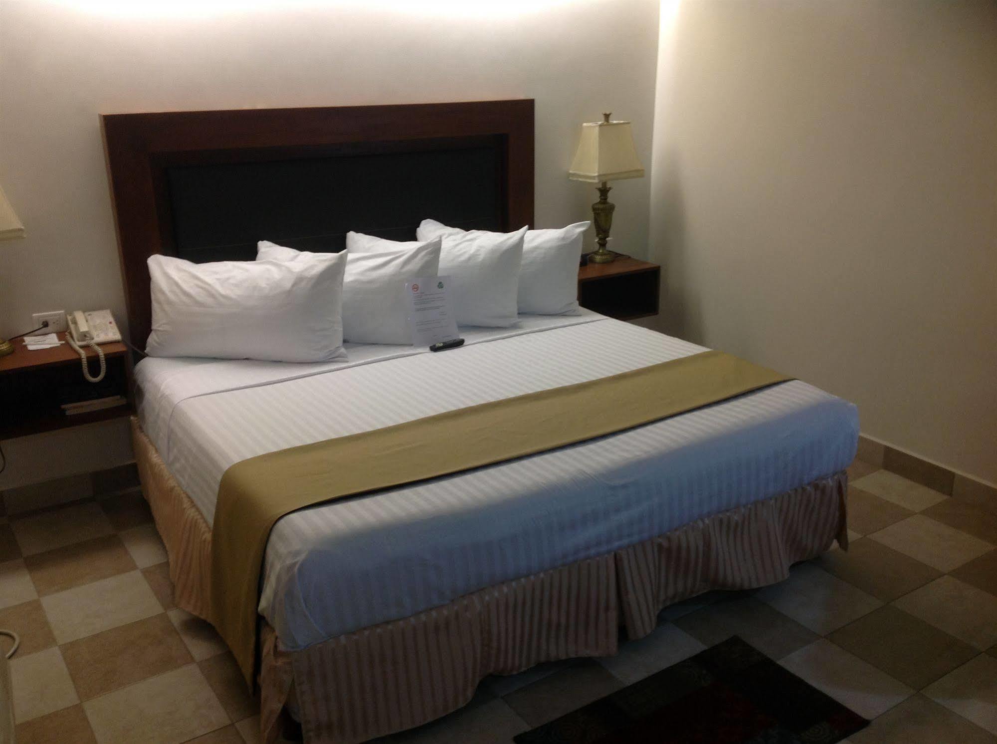 Best Western Hotel Plaza Matamoros Buitenkant foto
